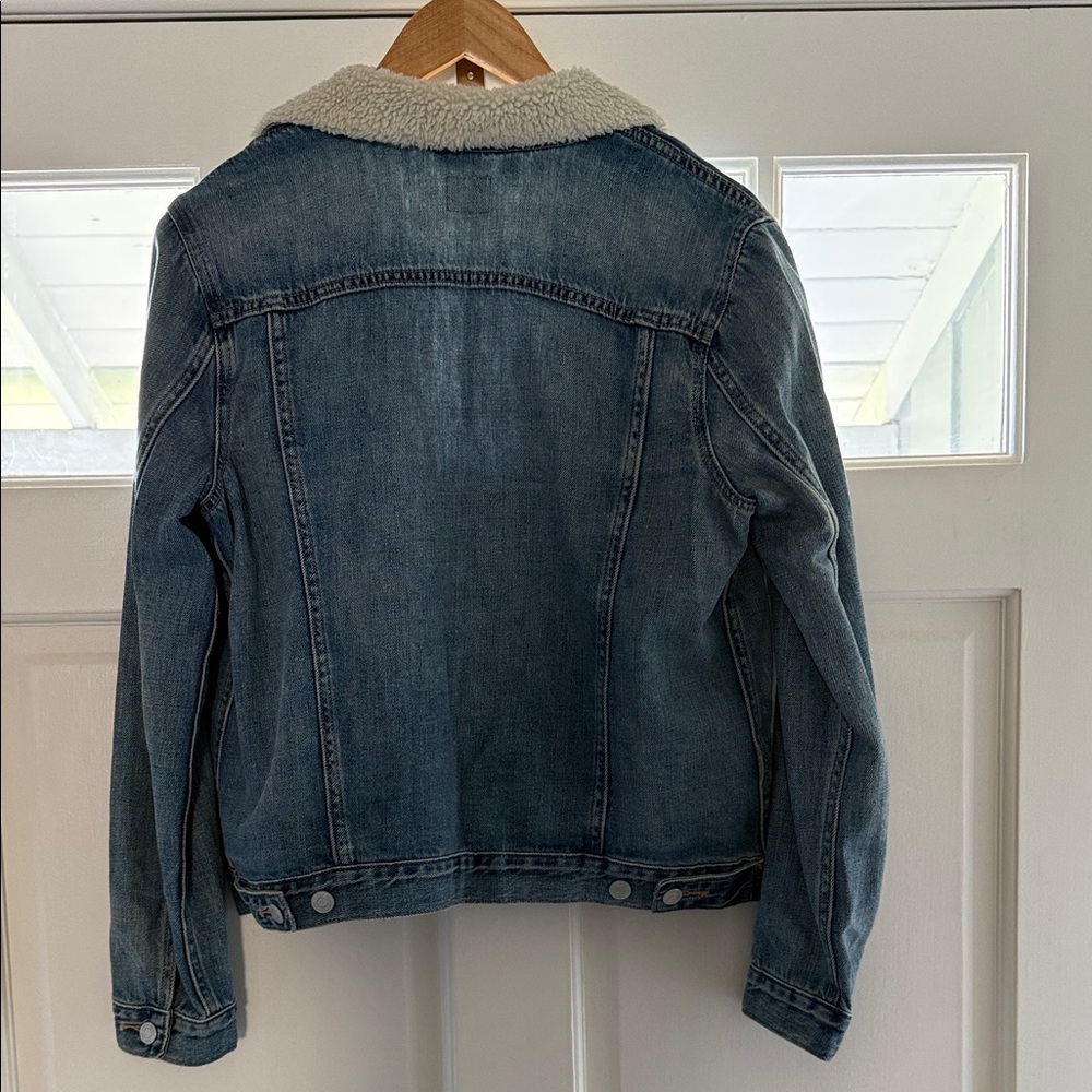 Gap Denim Jacket with Sherpa Lining - Picture 4 of 4